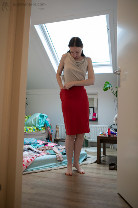 Australian amateur babe Zina B gets spied on while dressing in her room - #1545905
