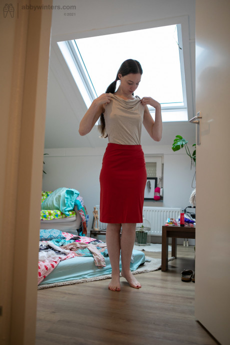Australian amateur babe Zina B gets spied on while dressing in her room - #1545906