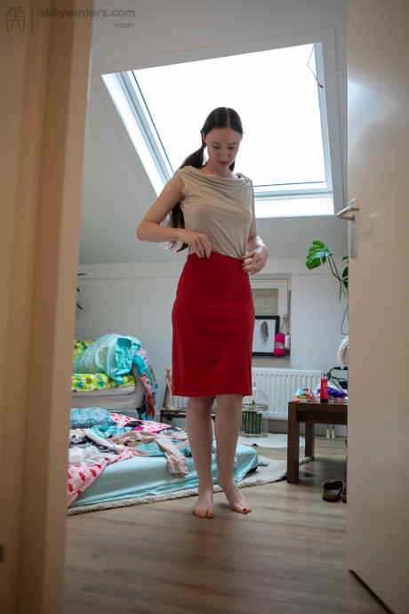 Australian amateur babe Zina B gets spied on while dressing in her room - #1545907