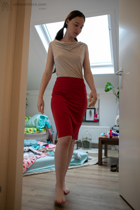 Australian amateur babe Zina B gets spied on while dressing in her room - #1545908