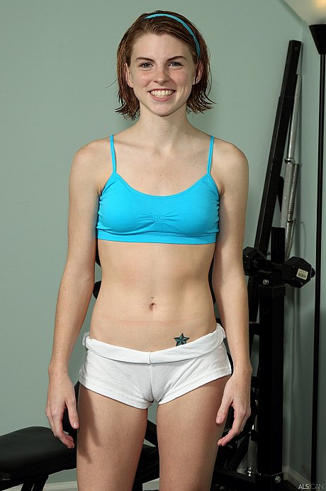 Brunette babe Aubrey Belle gets screwed by a blondie lesbian at the gym - Image 4 of 21  in Dildo category   featuring Aubrey Belle, Franziska Facella 