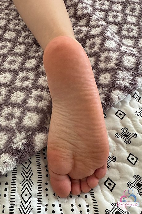 Kinky GF Selina Imai flaunts her monstrous booty & spreads her shaved snatch - Image 9 of 21  in Pussy category   featuring Selina Imai 