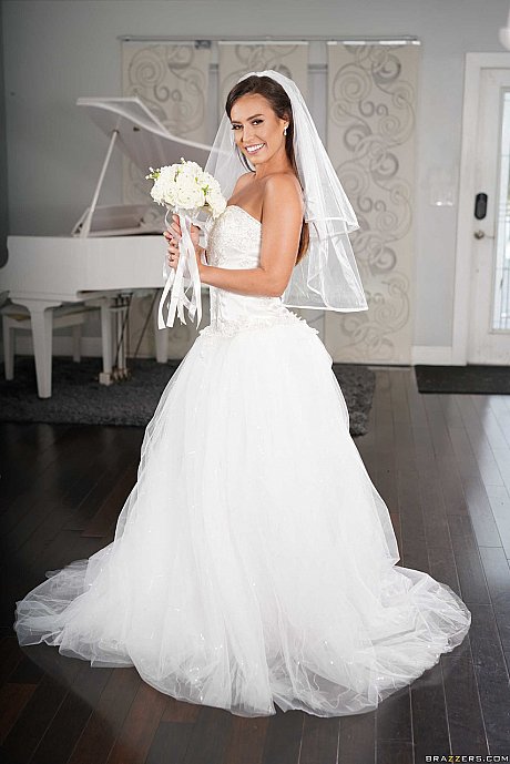 Ravishing bride Kelsi Monroe doffs her wedding dress to show her slender body - Image 1 of 20  in Legs category   featuring Kelsi Monroe, JMac 