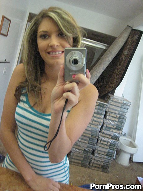 Unfaithful Victoria Lawson gets fucked while talking on phone with her ex - Image 1 of 18  in Pussy category   featuring Victoria Lawson 