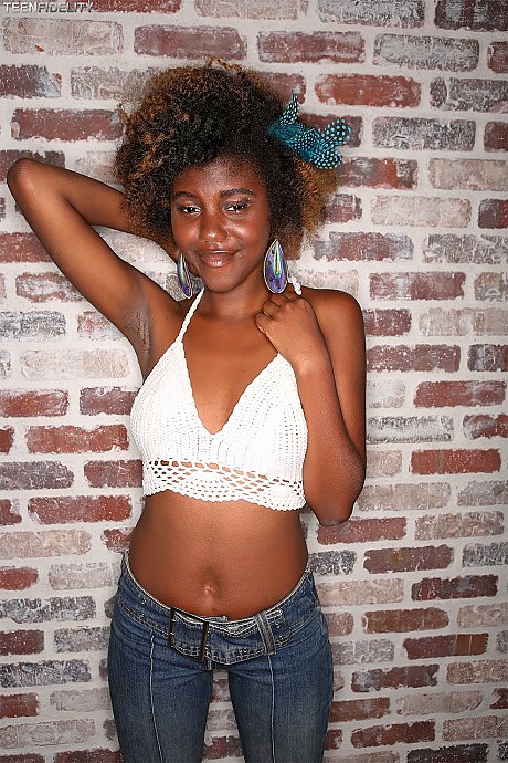 Elegant ebony girl GF woman Daizy Cooper strips tight jeans to bare her fine tasty bum - Image 4 of 17  in Ass category   featuring Daizy Cooper 
