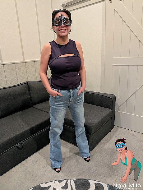 Bad wifey onlyfans model reveals her gigantic booty big boobs & tasty vagina in a solo - Image 1 of 10  in Latina category  