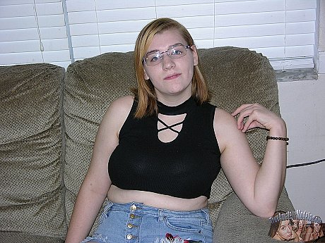 Chubby amateur Rosa slides jeans over her bare butt and slit as she gets naked - Image 1 of 16  in Pussy category   featuring Rosa 