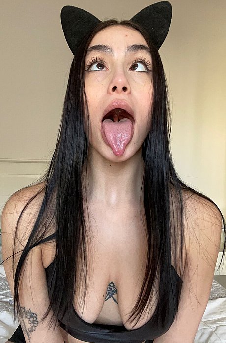 OnlyFans Lily Rose Vibes featuring Lily Rose Vibes Hot Photos - Image 2 of 18  in Model category   featuring Lily Rose Vibes 