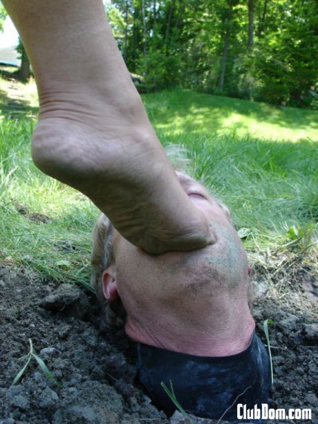 Mistress Jade Tiger whipping and torturing her poor slave outdoors - #1305242