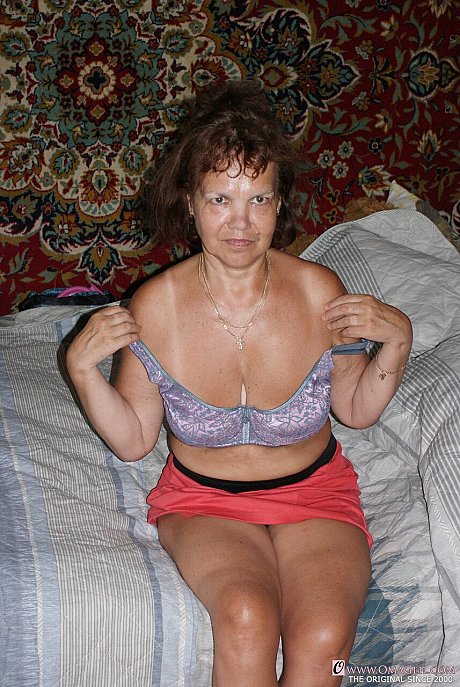 Curly-haired grandmother Oma Geil unleashes her monstrous saggy breasts and rubs her cunt - Image 5 of 20  in Pussy category   featuring Assol 