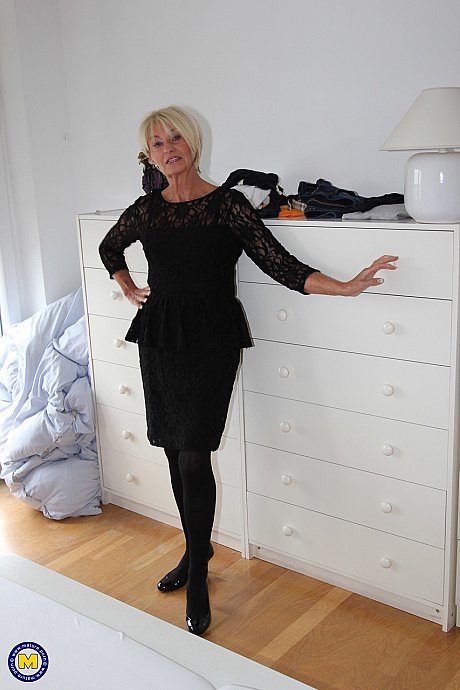 European cougar with freckles Franziska shows her body in a solo - Image 1 of 20  in Pussy category   featuring Franziska 