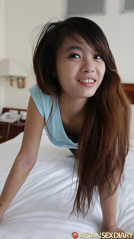 Chinese amateur Lan B reveals her thin body and spreads her legs for a dong - Image 4 of 21  in Pussy category   featuring Lan B 
