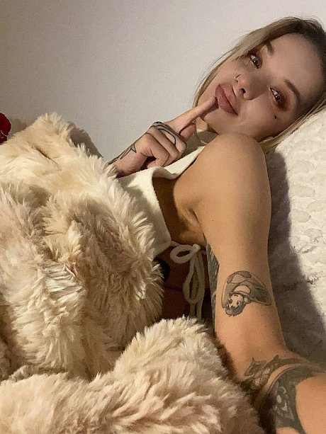 OnlyFans Alt Barb1e Alt Barb1e - Image 4 of 10  in Teen category   featuring Alt Barb1e 