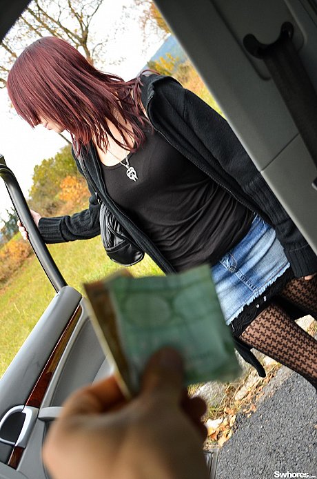Wild brunette in nylons has outdoor sex with a stranger for pay - Image 4 of 20  in Pussy category  