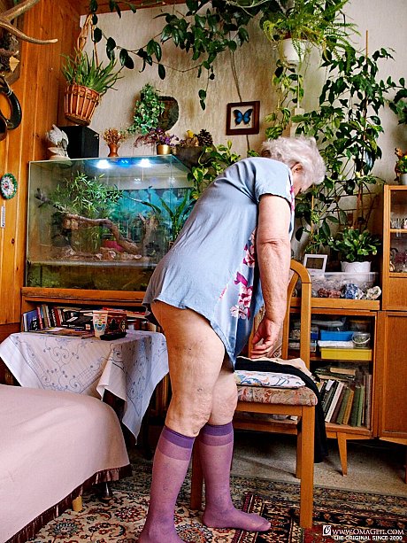Fat mature old lady Galfira undresses and poses naked in a solo show - Image 4 of 21  in Ass category   featuring Galfira 