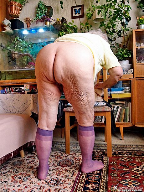 Fat mature old lady Galfira undresses and poses naked in a solo show - Image 6 of 21  in Ass category   featuring Galfira 
