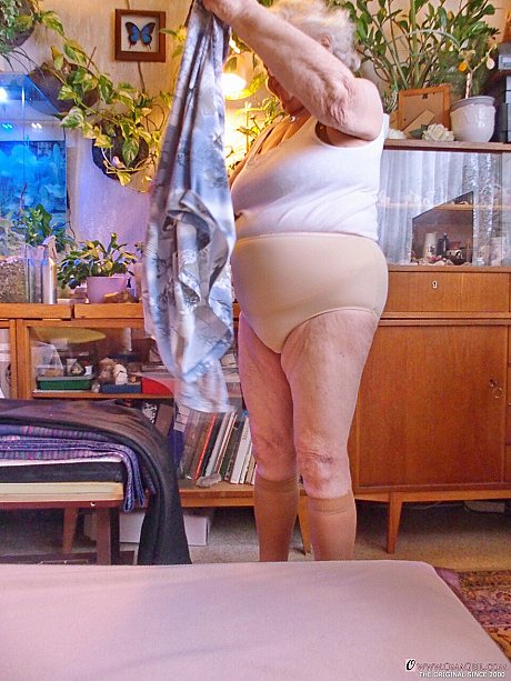 Fat mature old lady Galfira undresses and poses naked in a solo show - Image 7 of 21  in Ass category   featuring Galfira 