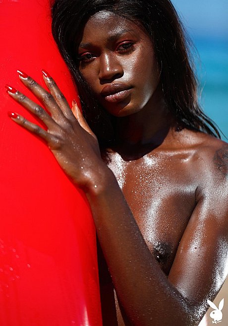 Glamorous French babe Naomi Nash exposes her fine black curves on the beach
