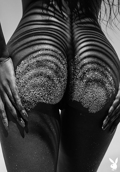 Glamorous French babe Naomi Nash exposes her fine black curves on the beach - Image 9 of 19  in Model category   featuring Naomi Nash 