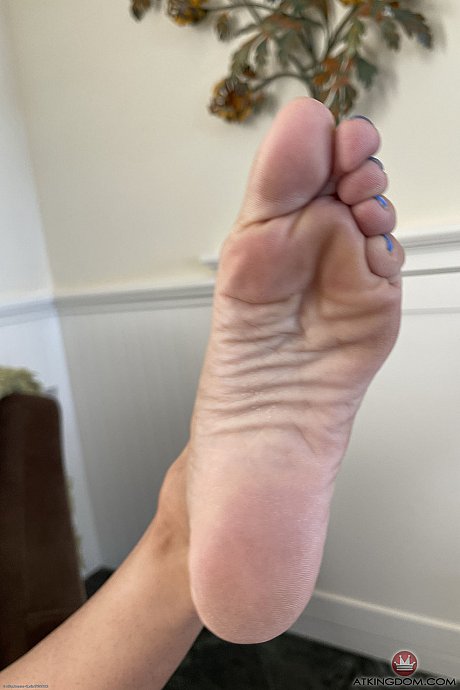 Horny babe Summer Vixen toys her delicious vagina & her anal love hole with a dildo - Image 5 of 21  in Big Clit category   featuring Summer Vixen