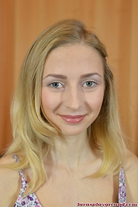 Blondy teenie Goldi gets her cunt sucked and rubbed by a hot older