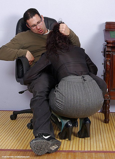 Hot old fetish babe in glasses blowing and jerking a hard dong - Image 8 of 12  in Legs category   featuring Trinity 