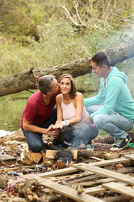 Brunette young Anabelle loves an outdoor swingers party and gets jizz on her face - Image 4 of 20  in Pussy category   featuring Nick Ross, Lutro, Ana Bell Evans 