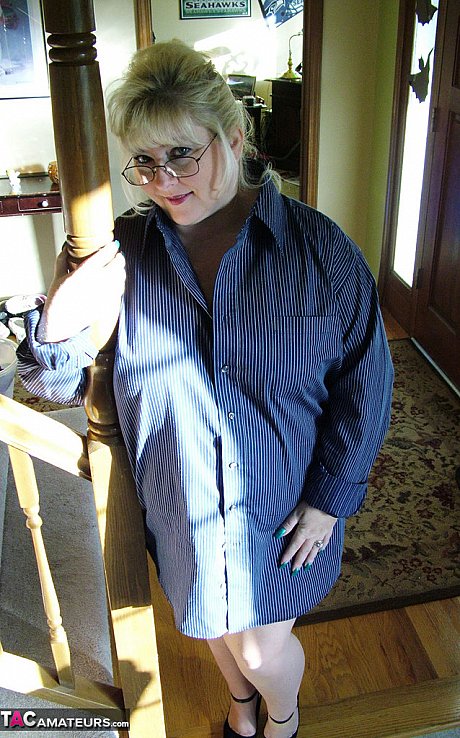 Cougar blondy fatty Taffy Spanx highlights her shaved pussy during solo action - Image 2 of 16  in Pussy category   featuring Taffy Spanx 