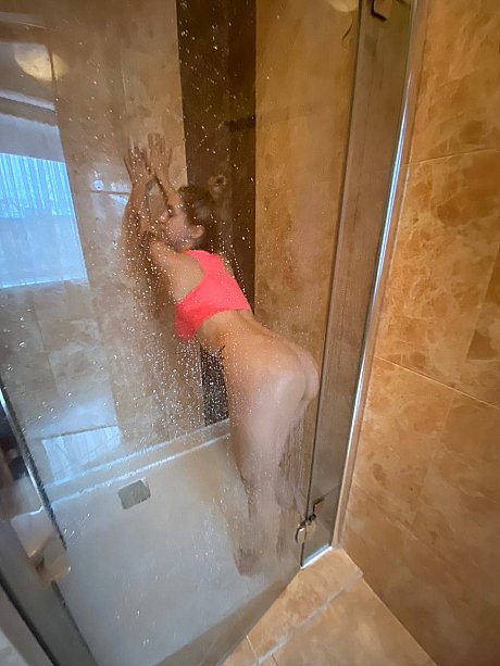 OnlyFans Sultan Aisu featuring Sultan Aisu nude Gallery - Image 1 of 10  in Amateur category   featuring Sultan Aisu 