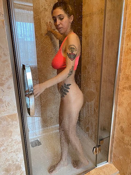 OnlyFans Sultan Aisu featuring Sultan Aisu nude Gallery - Image 3 of 10  in Amateur category   featuring Sultan Aisu 