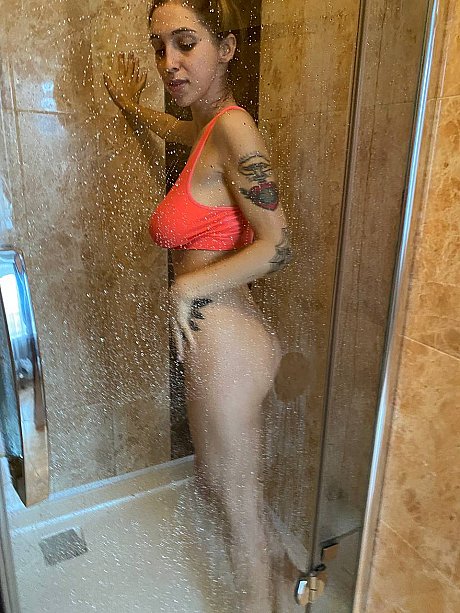 OnlyFans Sultan Aisu featuring Sultan Aisu nude Gallery - Image 8 of 10  in Amateur category   featuring Sultan Aisu 