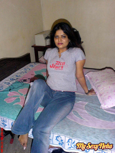 Skinny Indian chick girl girl uncups giant naturals after removing blue jeans - #636455