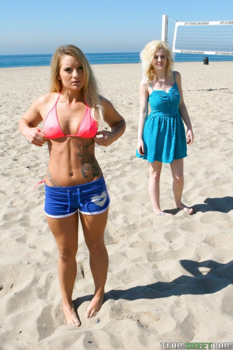 Beach babes Catie & Cali Cassidy removes bikini bras to expose natural boobies - #630135