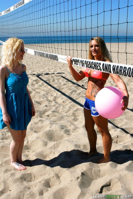 Beach babes Catie & Cali Cassidy removes bikini bras to expose natural boobies - #630138