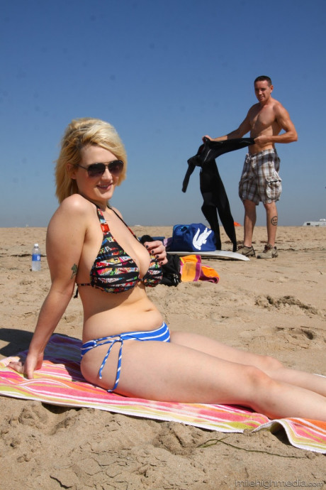 Chubby blonde sunbather Siri flaunts her monstrous breasts in a bikini on the beach - #1367302