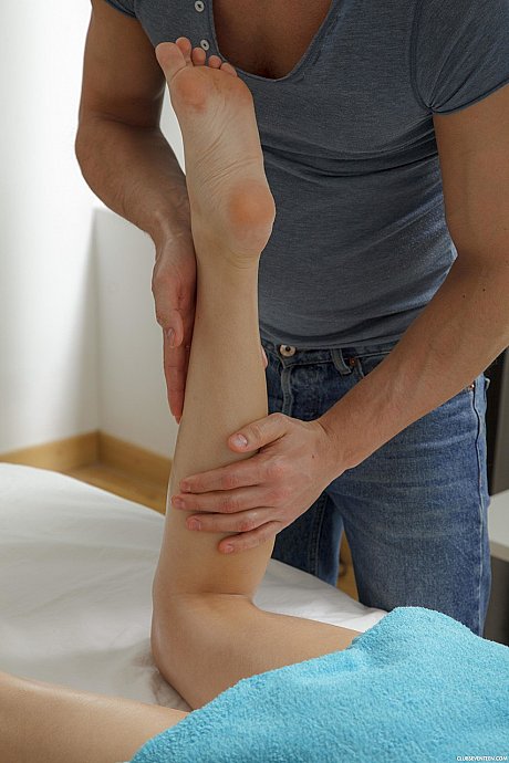 Gorgeous thin teenie Neona likes hardcore sex with a hung masseur - Image 5 of 20  in Pussy category   featuring Neona 