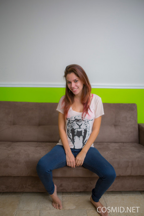 Slender amateur Marina Rossi doffs her pink bra and panties to pose naked - #49071