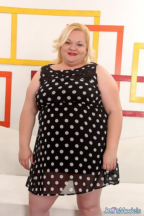 Yellow-haired BBW Joanna Roxxx unveils her thick behind and fucks a humongous boner - Image 1 of 21  in Petite category   featuring Joanna Roxxx 