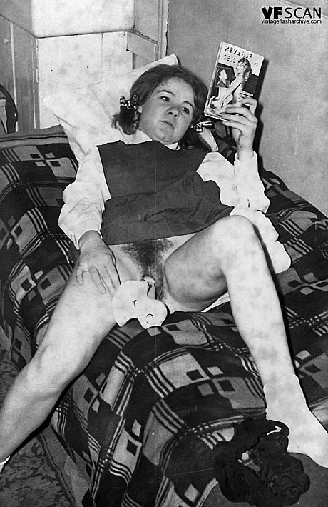 Schoolgirls from another era expose and even toy their natural pussies - Gallery #1126